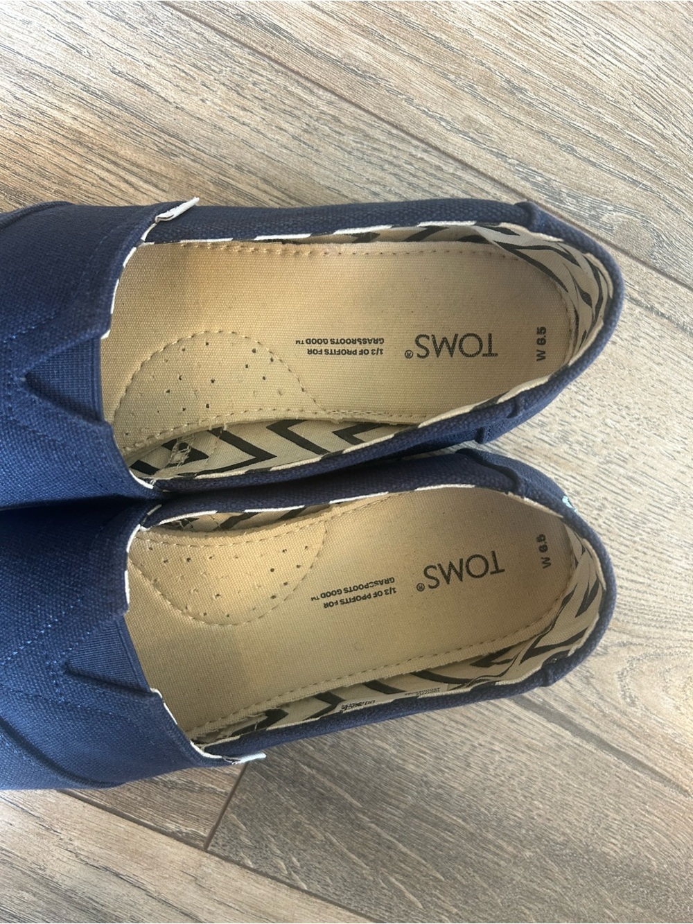 Toms Navy Canvas Slip-On Flats size 6.5 - Picture 4 of 5